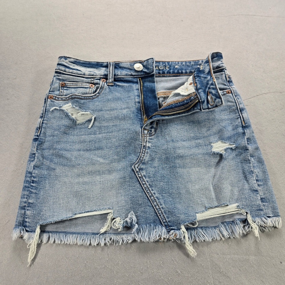 American Eagle Super Stretch Distressed Denim Mini Skirt Light Wash Size 6 - Picture 2 of 8